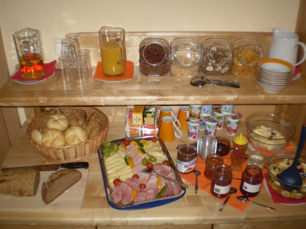 Gaestezimmer Rieder Staatz Exterior foto